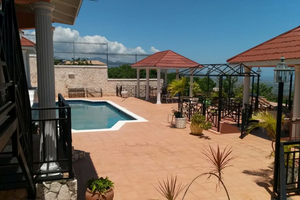 Pool DECK