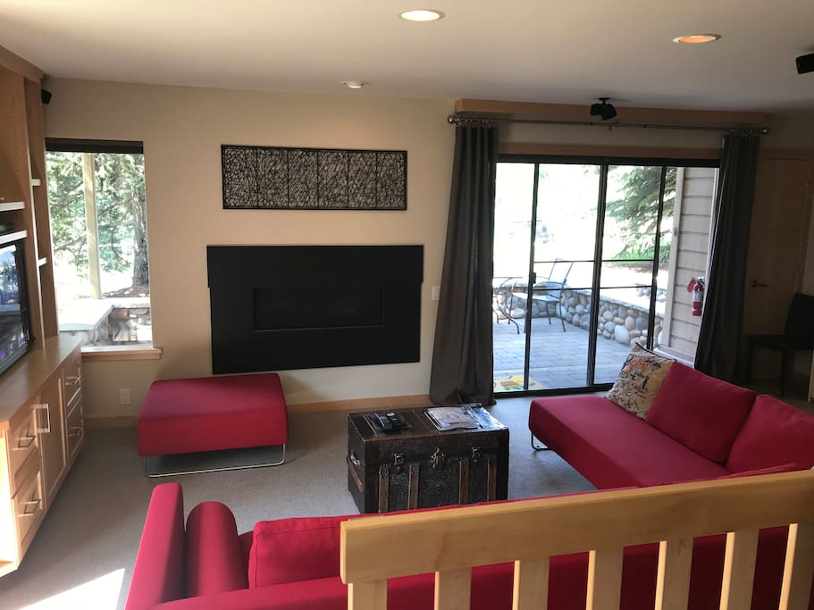 Living Area / Gas Fireplace