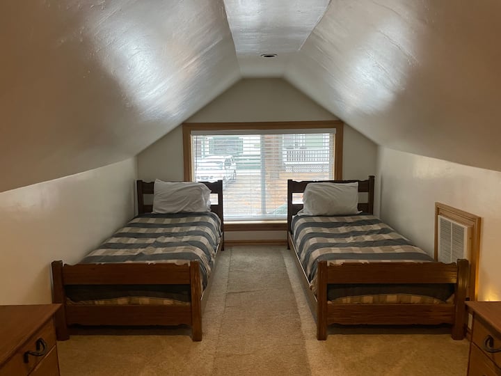 4 dvojčatá v 4. spálni 