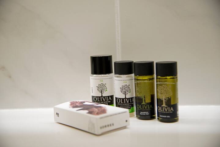 Apeliotis |2BDR Suite Acropolis View |Four Streets gallery image 4