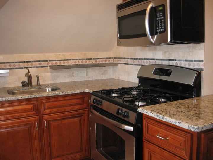 Minutes to NYC: Top-Tier 1-Bedroom Apartment