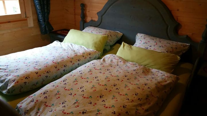 Chumba cha kulala chenye kitanda kikubwa