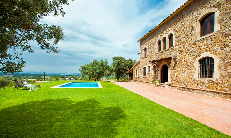 LLABIA HOUSE WITH SWIMMING POOL COSTA BRAVA gallery image 2