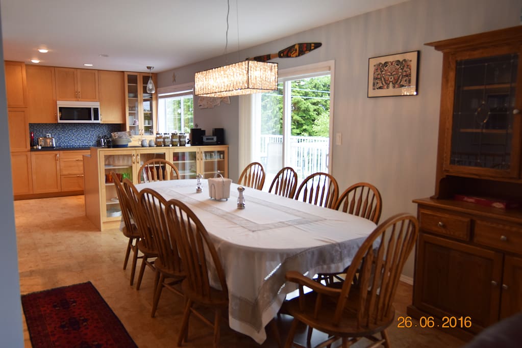 Dining/Kitchen area