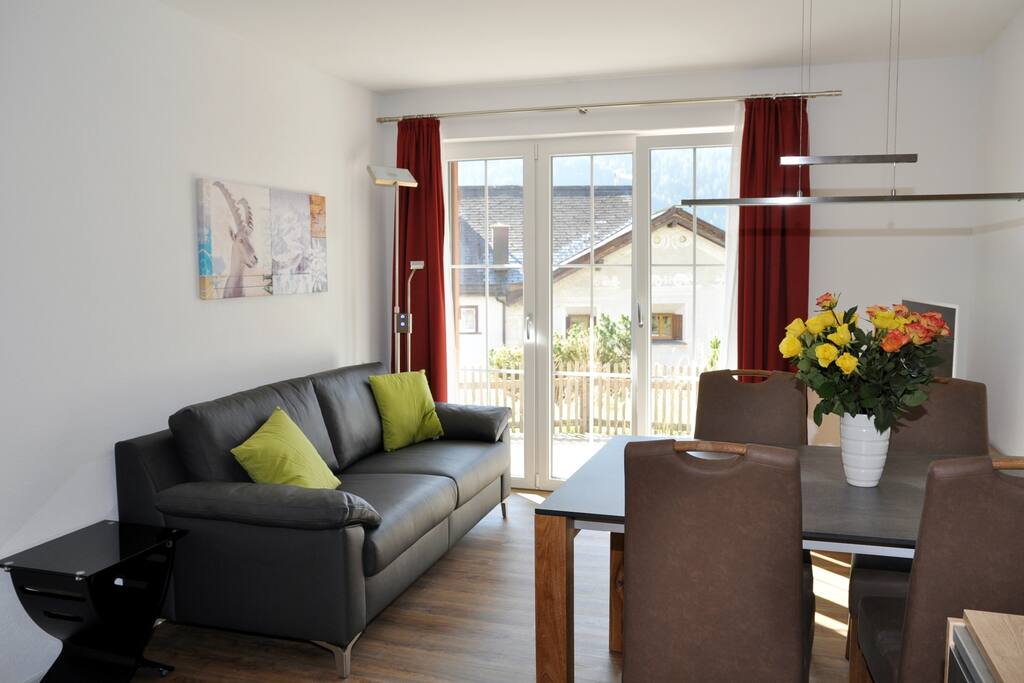 Wohnstube mit Ausgang zum Gartensitzplatz