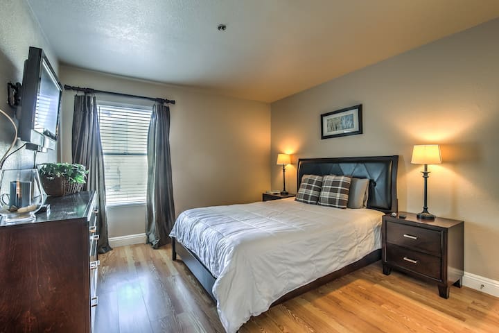 ♡Facing Las Vegas Strip♡Private Room & Bath♡