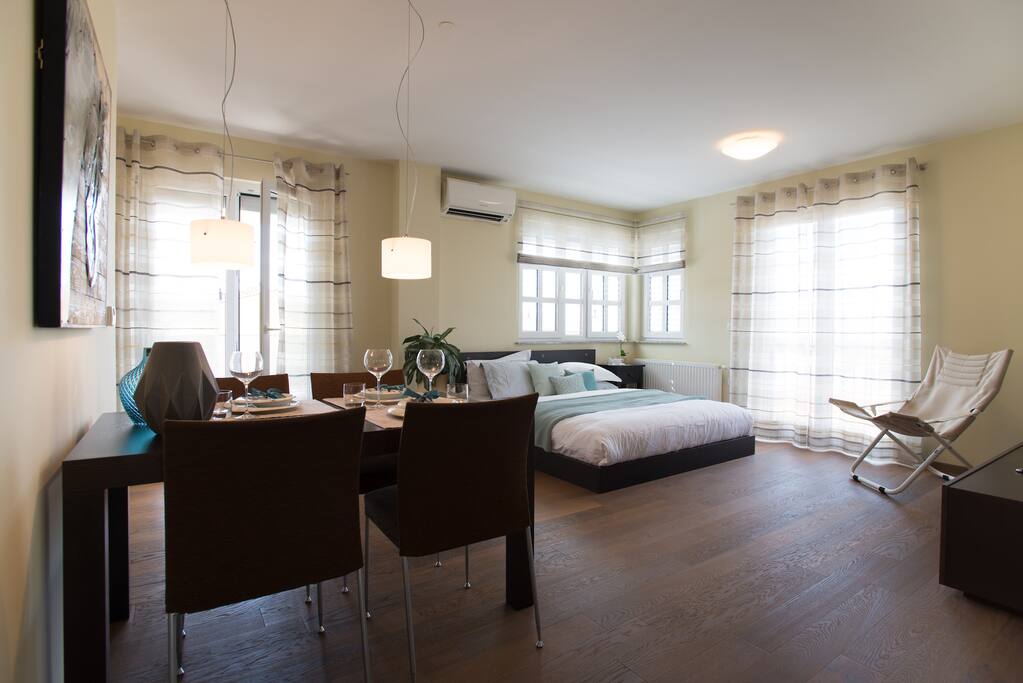 Designed for families or friends needing two beds, this spacious Apt feels like a 5-star hotel.