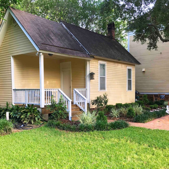 Historic Dauphin Street Guest Cottage Guest houses for Rent in Mobile