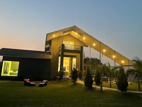 Villa with Swimming pool 6-Beds