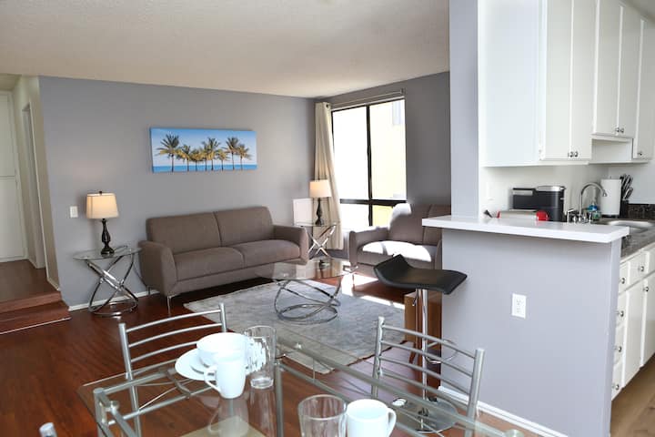 Inviting One Bedroom - Fully Furnished - Los Angeles, CA