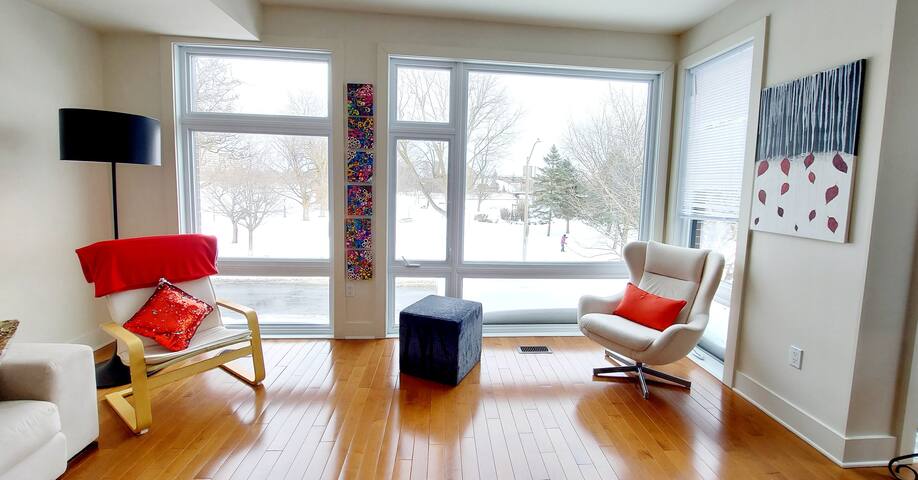 Modern luxury waterfront home in Sandy Hill gallery image 4