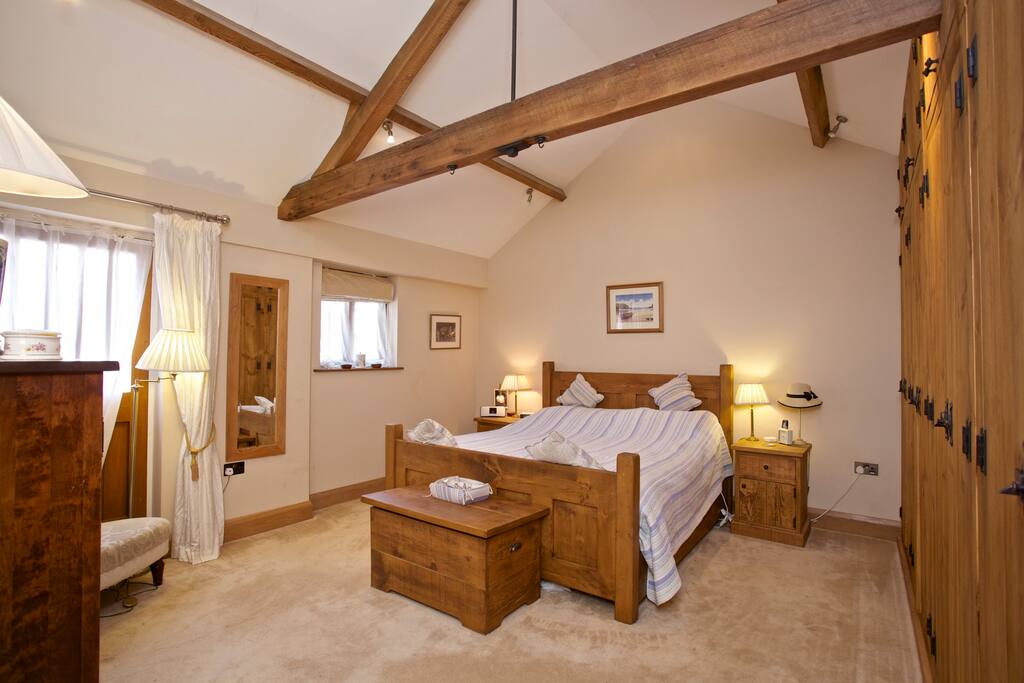 Guest bedroom suite