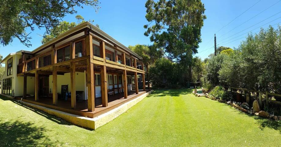 Eagle Bay Home Very close to beach suit 2 Family