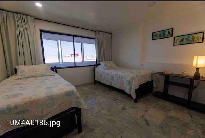 DRUGA SPAVAĆA SOBA S DVA KREVETA .