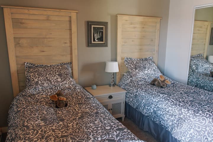 Segundo dormitorio con dos camas individuales
