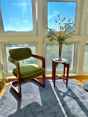 Fabulous architecture, location and design. gallery image 5