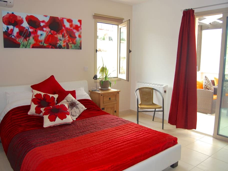 Poppies - Ensuite Bedroom