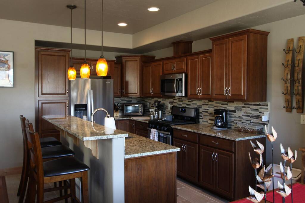 Open kitchen with breakfast bar