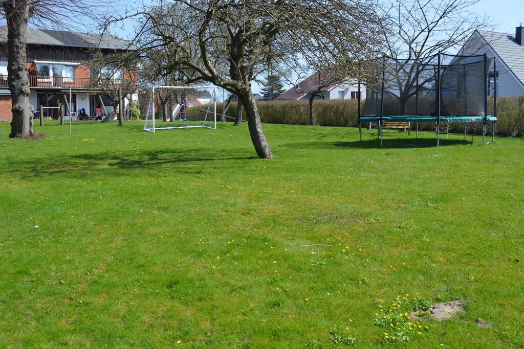 Spiel- und Liegewiese