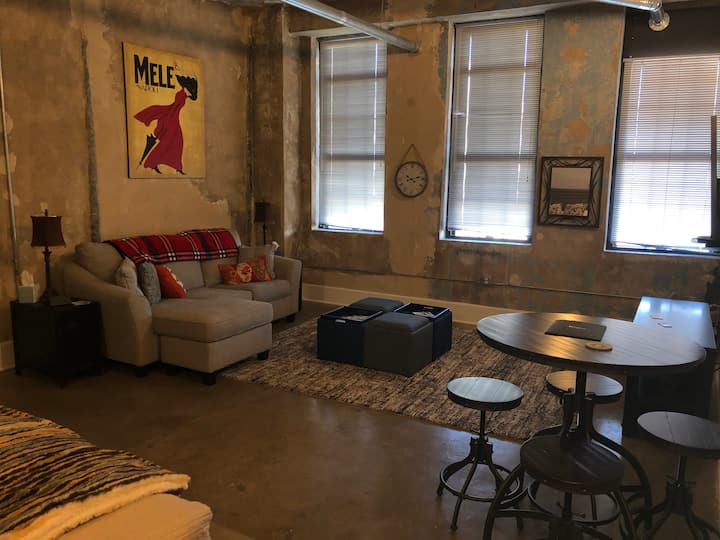 Cozy Studio Near Ut/down W/kbed & New Qsofa - Knoxville, TN