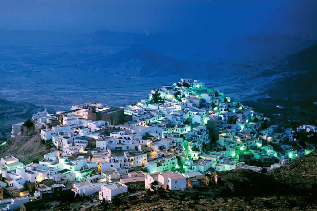 Pueblo nocturno.