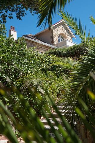 Majestic heritage mountainside home in Muizenberg gallery image 2