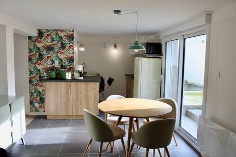 Apartment. Renovated in the city center on the ground floor of a house