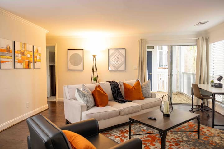 Cozy Quiet 1 Bed Condo W/ Desk | Wifi | Parking - Charlotte, NC