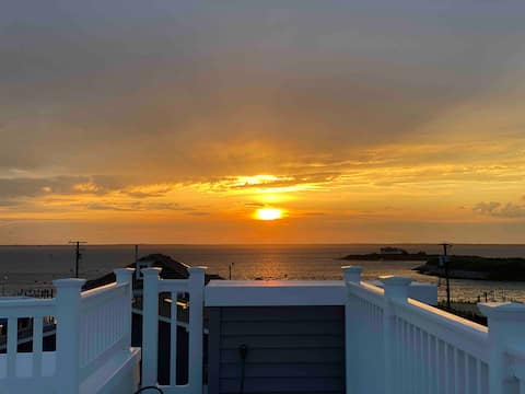 Spectacular Bay Views-In the heart of Beach Haven!