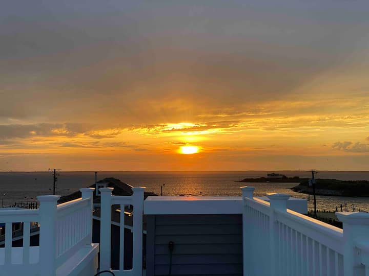 Postcard-Perfect Bay Views-Heart of Beach Haven!