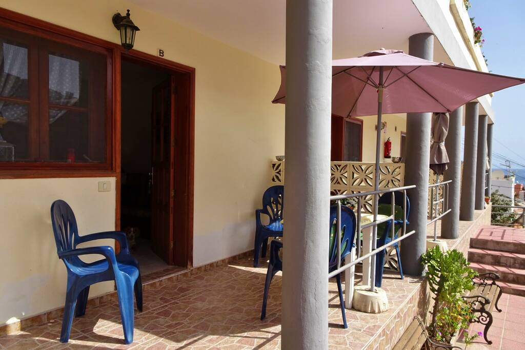 der Eingang zur Wohnung über die Terrasse