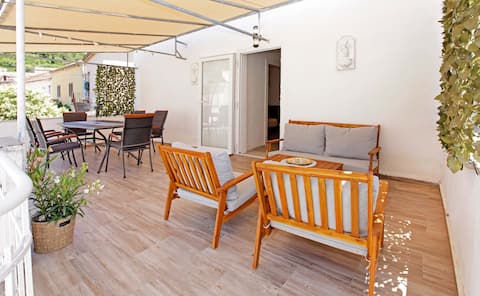 Newly renovated apartment in the center of Vela Luke Isabella