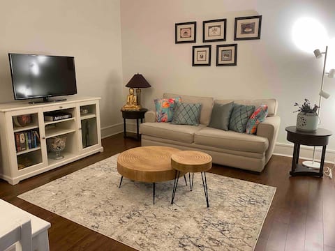 Top Airbnb: The Edgemont Village Retreat in Greater Vancouver