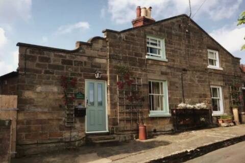 Chapel Cottage - Fylingthorpe - Robin Hoods Bay