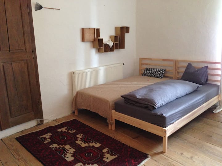 Schlafzimmer 1