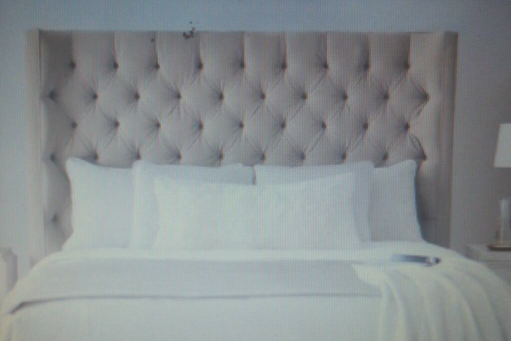 2nd Bedroom (Queen Bed sleeps 2) adjoins Bathroom #2