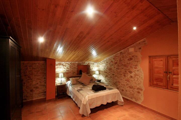 Spálňa s manželskou posteľou