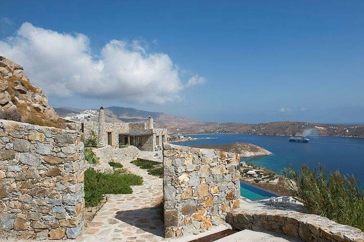 Idyllic house with magnificent view gallery image 3