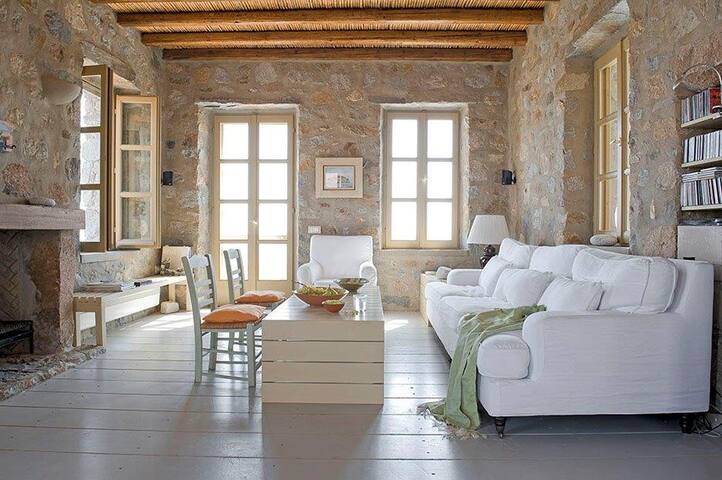 Idyllic house with magnificent view gallery image 5