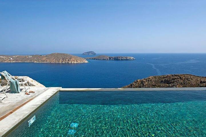 Idyllic house with magnificent view gallery image 4