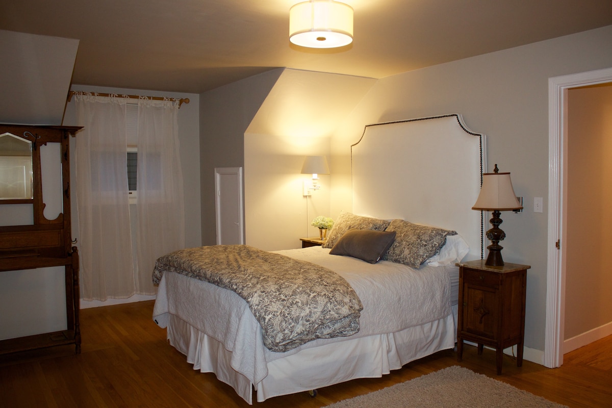 Spavaća soba s bračnim krevetom (