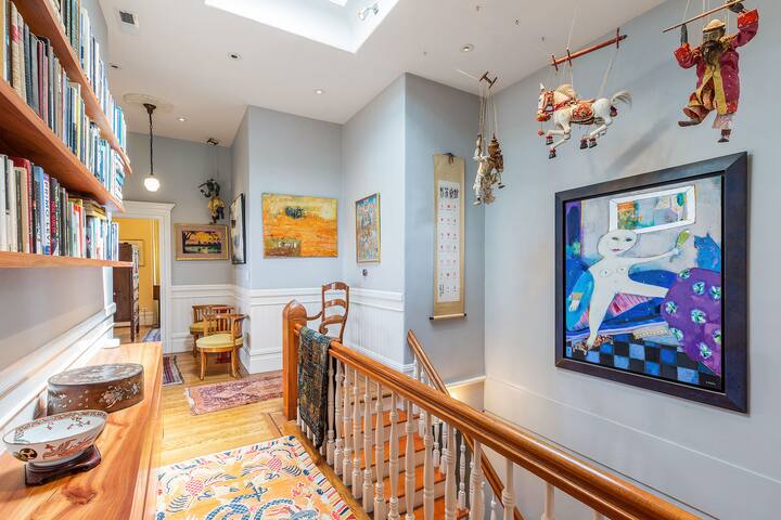Art-filled Victorian Flat w/French Chef’s Kitchen gallery image 2