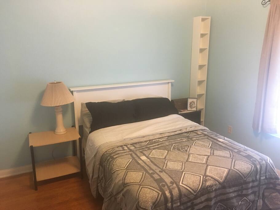 Basic, but cozy room to stay!