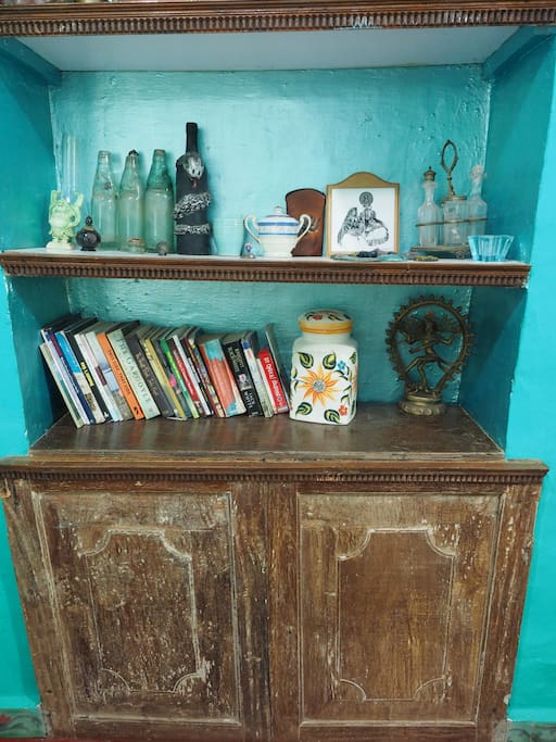 Lots of books to read... THE LENNOX ROOM