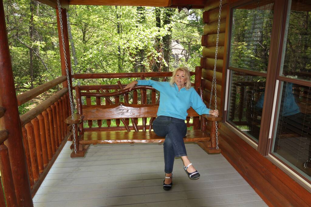 Large close to Asheville "the Essence of the Mtns ...