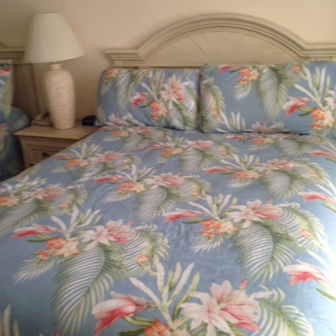 Two (2) queensize beds w/Tommy Bahama linen