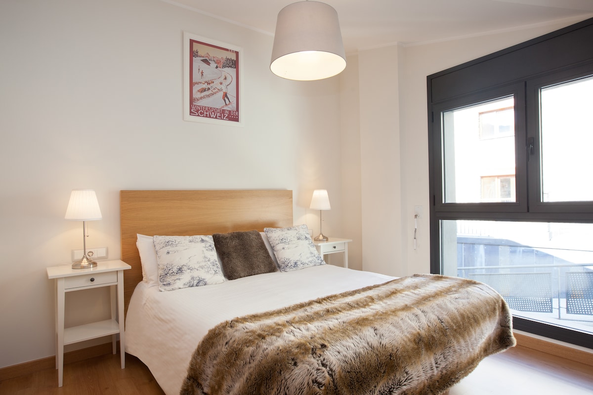 主卧配有双人床