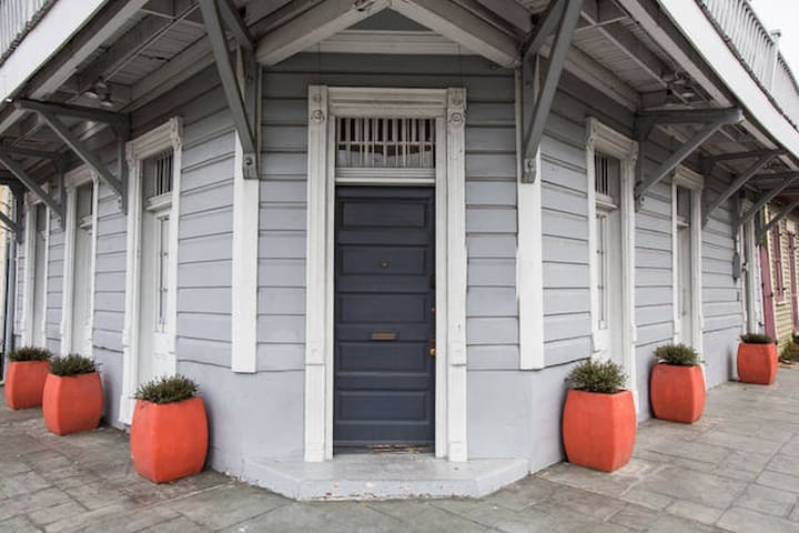 Historic 3 Story Home near Frenchmen St