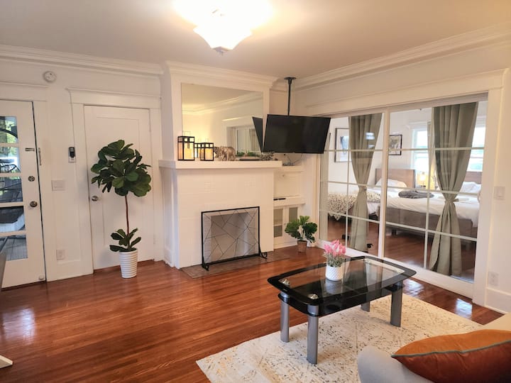 Prime Location Luxe 2bed/1ba Apartment King Bed! - San Marino, CA