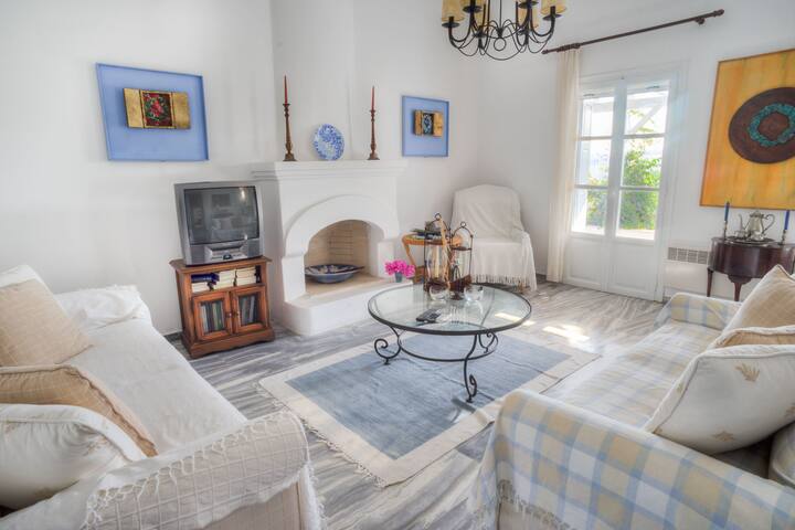 NAOUSA BREEZE VILLA gallery image 5